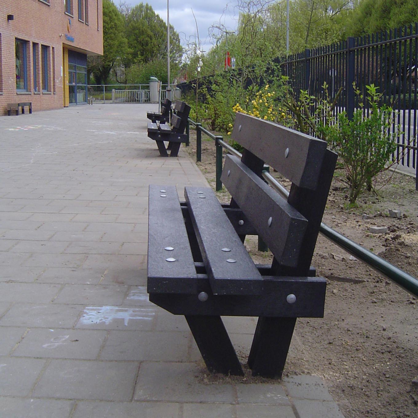 Recycled plastic street furniture - G&B SYSTEMS